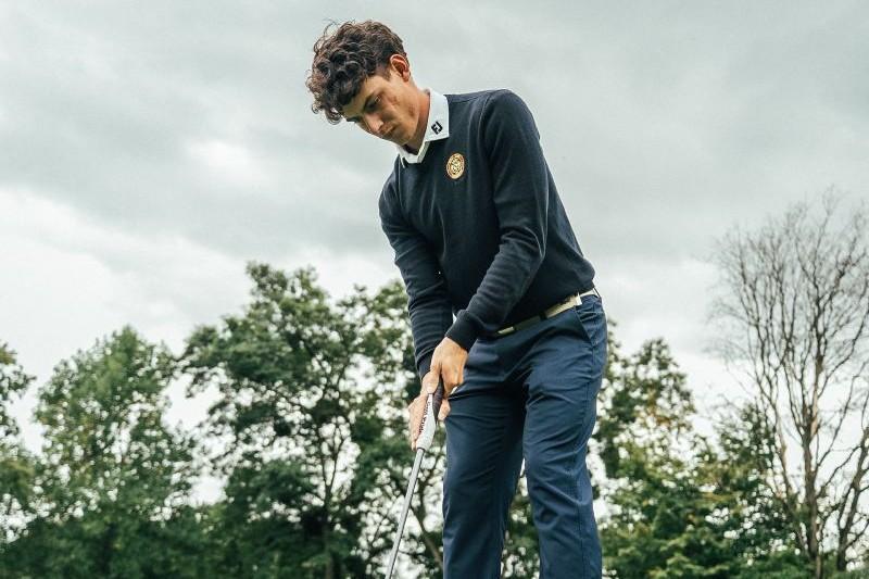 Louis Paulus au putting sur un green